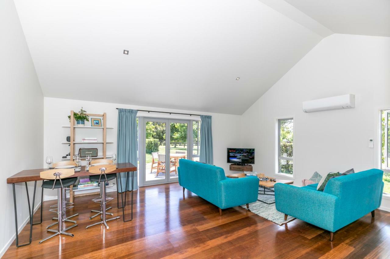 Spacious Modern Two-Bedroom Apartment Hamilton Bagian luar foto