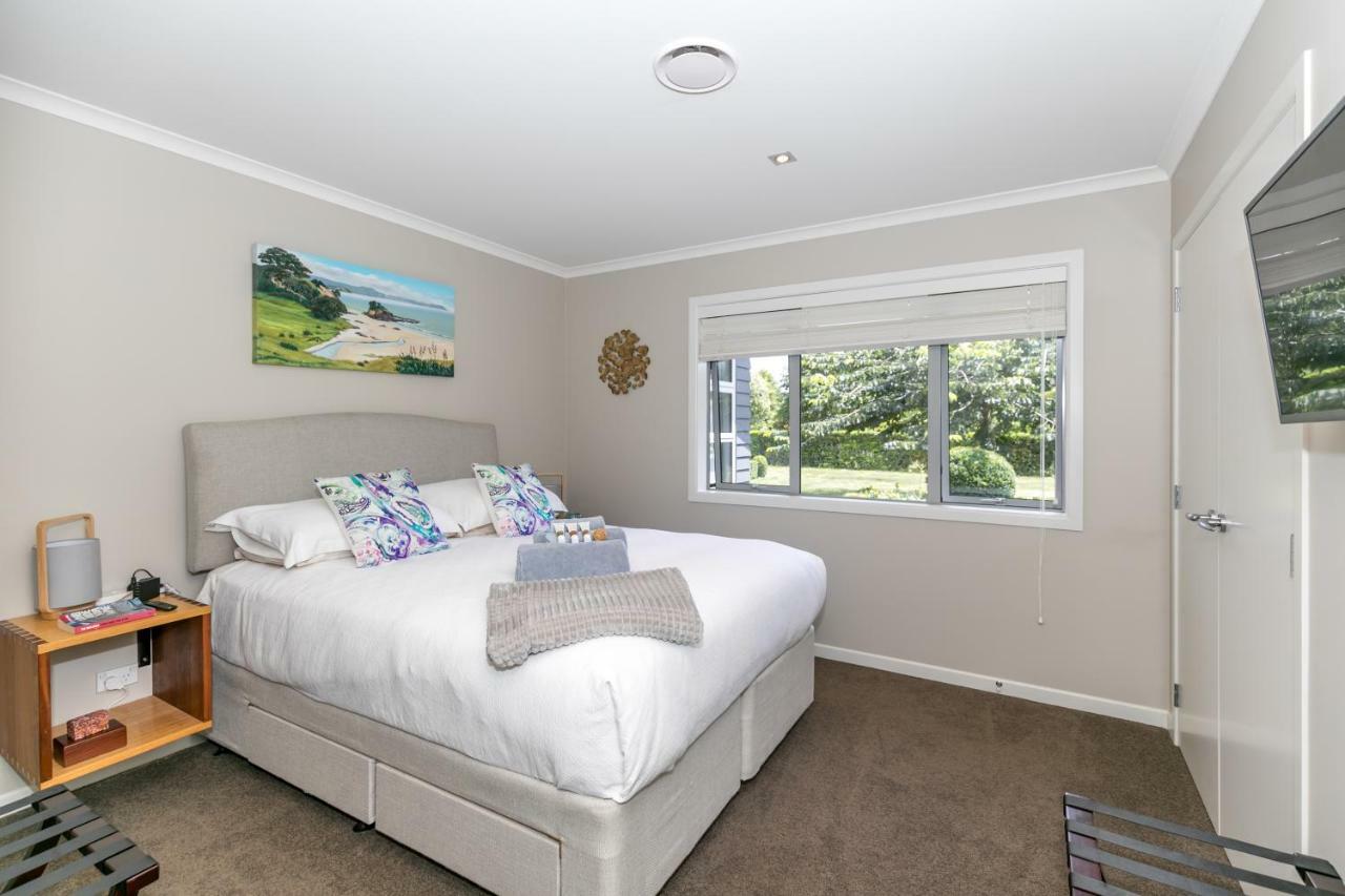Spacious Modern Two-Bedroom Apartment Hamilton Bagian luar foto